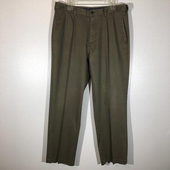 Haggar Other - Haggar 36x30 Classic Fit Khaki pants